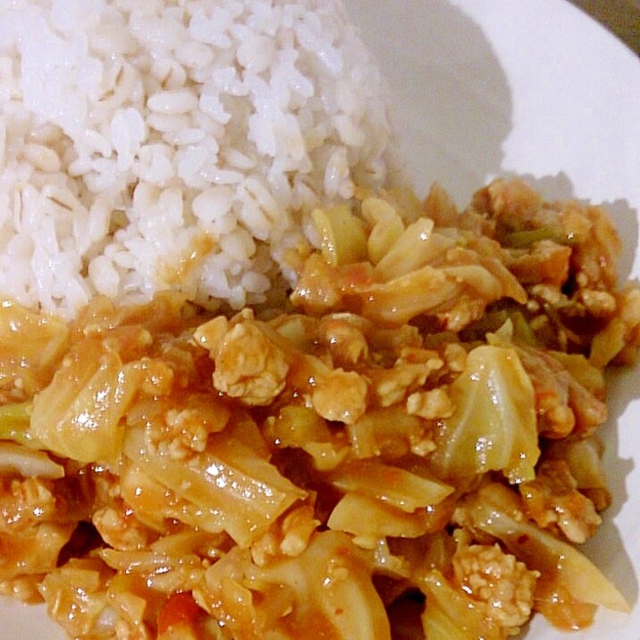 キャベツと鶏ひき肉とトマトのキーマカレー